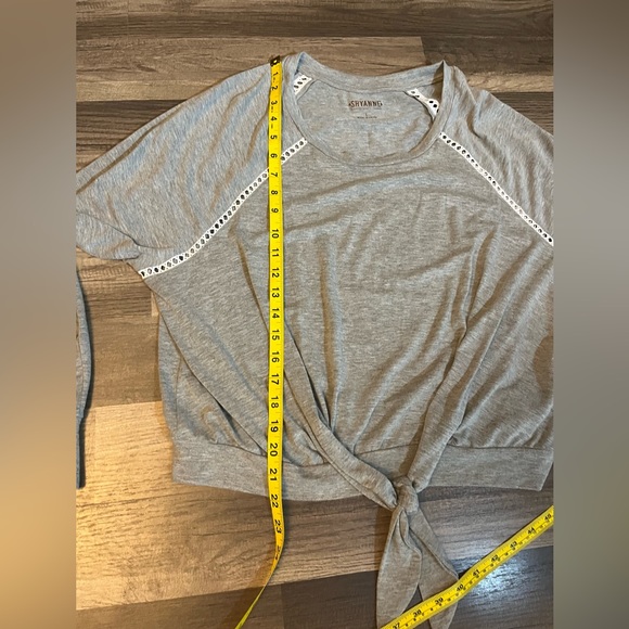 Shyanne Tie Front Long Sleeve Knit Top SZ Large - Picture 8 of 9